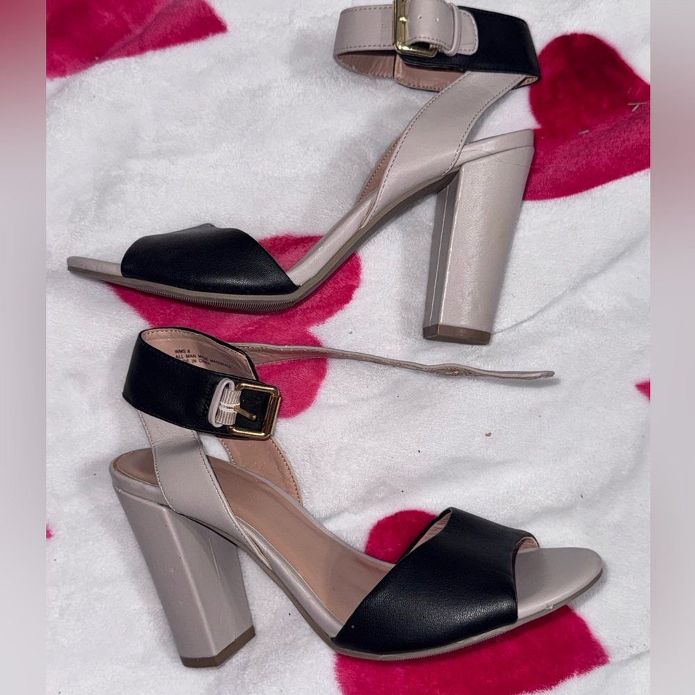 Charming Charlies strappy heel sandals black and gray 8